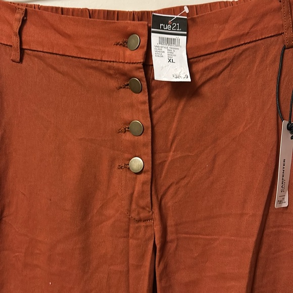 Rue 21 carpe pants rust colour brass tone buttons size XL new with tags attached - Picture 4 of 7